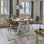 MainZauber Apartments früher MainTerrasse Miltenberg am Main - Luxuriöse Ferienwohnung im AltstadtZauber Miltenberg: Helles Wohn-/Esszimmer, stilvolle Möbel, große Fenster, gemütlich & modern.